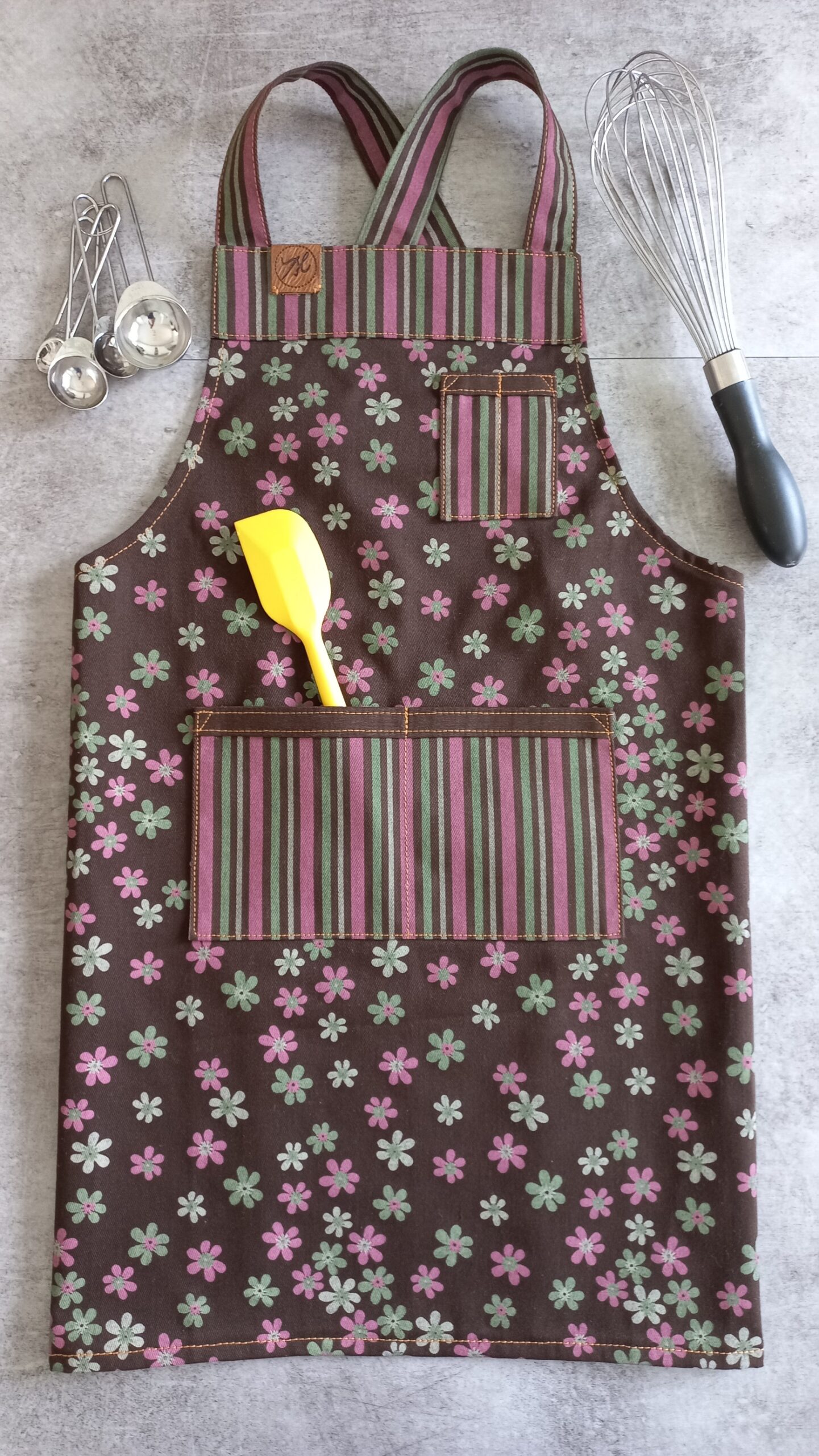 Avental Infantil Marrom/Rosa Flores e Listras G - Imagem 2