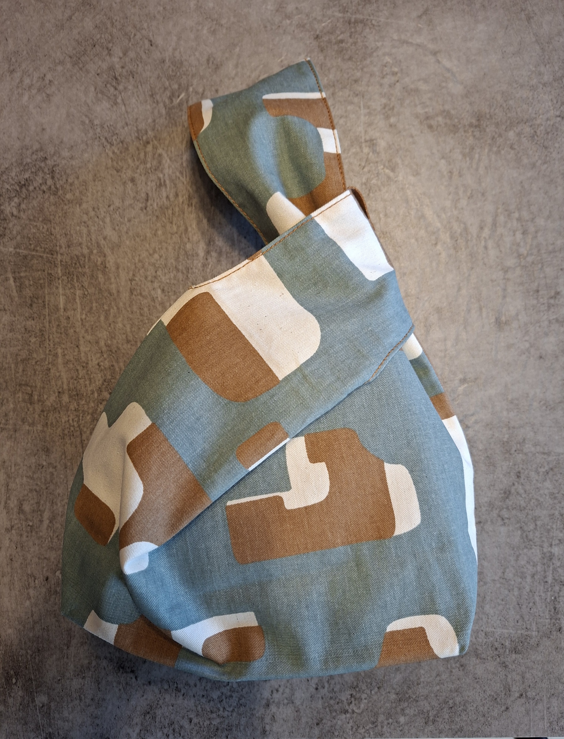 Knot Bag Dupla Face Geométrica Cinza/Caramelo