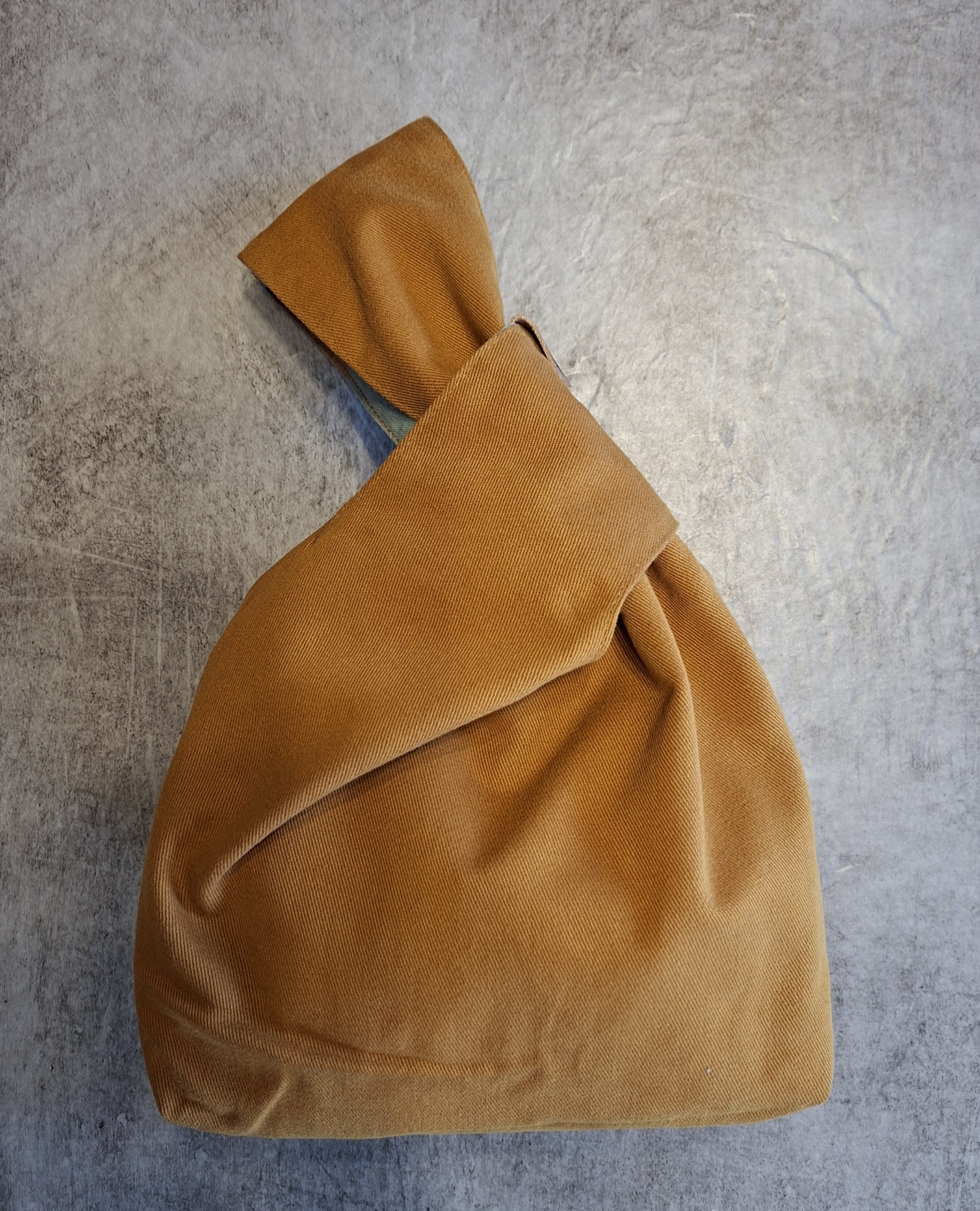 Knot Bag Dupla Face Geométrica Cinza/Caramelo - Imagem 2